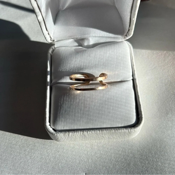 3/$20 Classic Gold Tone Double Stacked Thin Open Ring Size 6/7 - Picture 1 of 5